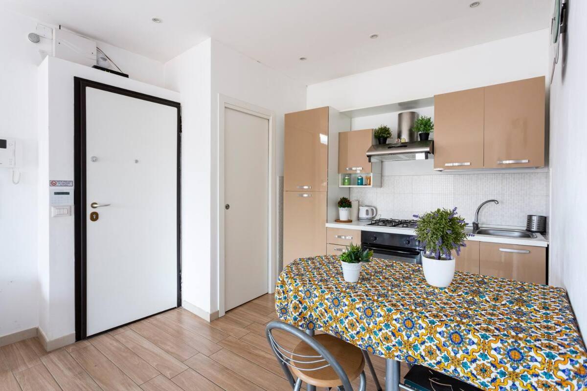Frank'S House - Appartamento Con Terrazzo In Centro 팔레르모 외부 사진